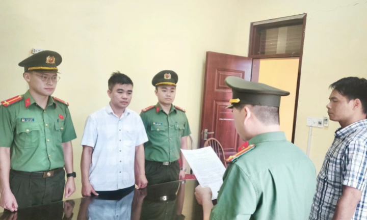 Bắt nguyên Phó Viện trưởng thuộc Trường Đại học Trưng Vương
