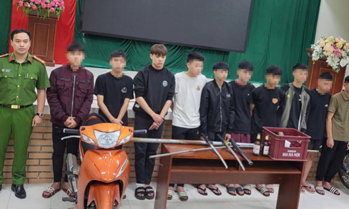 Triệu tập 13 thanh thiếu niên liên quan vụ mang hung khí truy đuổi nhau trong đêm