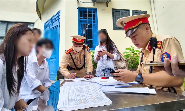 Hà Nội: Xử lý học sinh, phụ huynh vi phạm giao thông