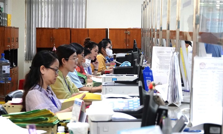 Nghỉ tinh giản biên chế rồi ký hợp đồng tại Ban Quản lý dự án cấp xã có phải hoàn trả trợ cấp?