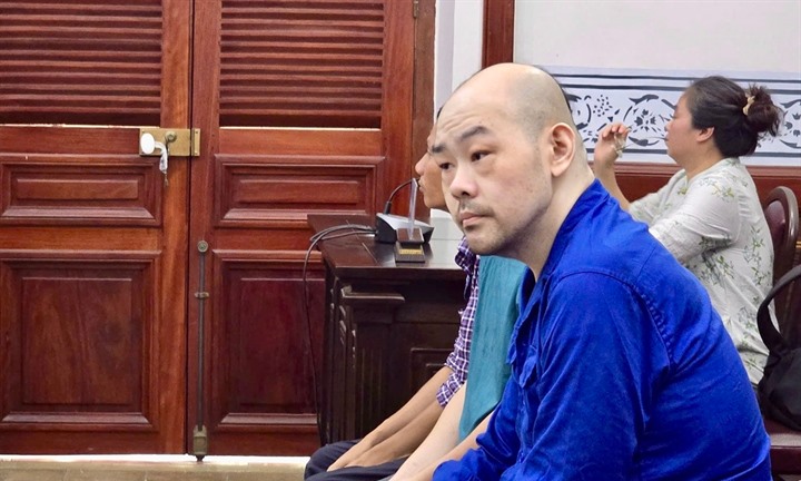 Chủ nhà hàng nước ngoài dùng “giấy ra cổng” để kiểm soát tiếp viên bán dâm