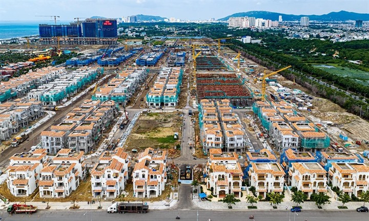 Hàng trăm căn nhà phố, biệt thự sắp hoàn thiện, Blanca City “thay da đổi thịt” sau hơn một năm