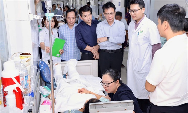 Tình hình sức khỏe cô giáo xả thân cứu học sinh bị xe tải cán qua chân