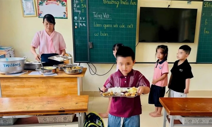 Nữ hiệu trưởng ở Quảng Trị gửi giấy mời phụ huynh kiểm tra đột xuất bữa ăn bán trú