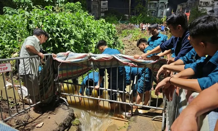 Vụ nam sinh ngã xuống cống tử vong ở Hà Nội: Đơn vị duy trì thoát nước nói gì?