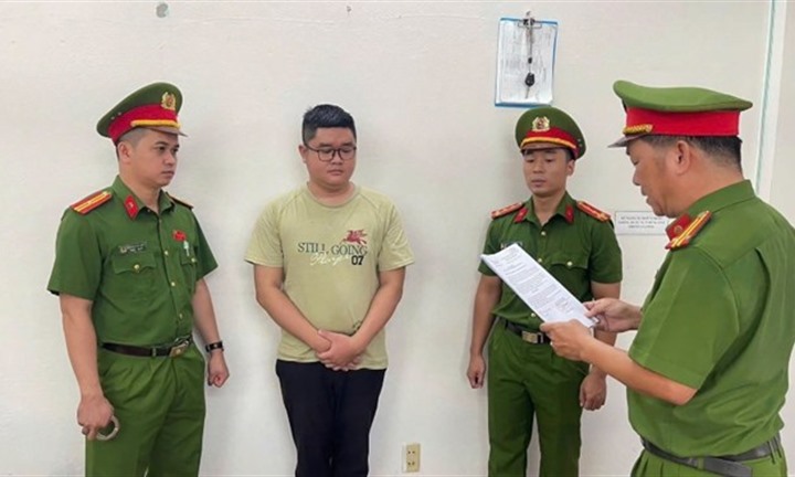 Vay tiền với lý do “đáo hạn ngân hàng”, người đàn ông bị bắt với khoản nợ gần 2 tỷ đồng