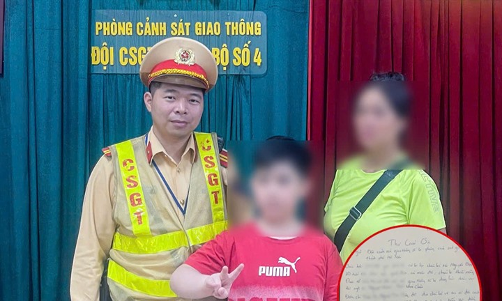 Bé trai 10 tuổi đi lạc giữa đêm, CSGT Hà Nội giúp em tìm về với gia đình