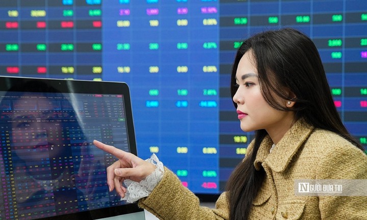 VN-Index hướng tới tuần nâng hạng: Dòng tiền cải thiện, áp lực bán còn lớn