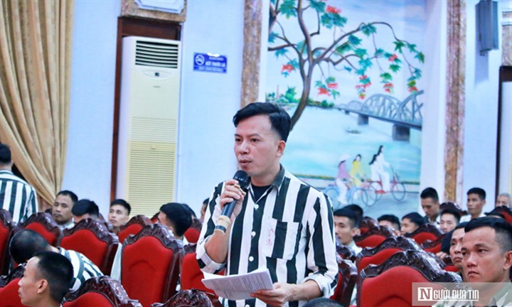 Trực tiếp giải đáp vướng mắc cho phạm nhân tại Trại giam Phú Sơn 4