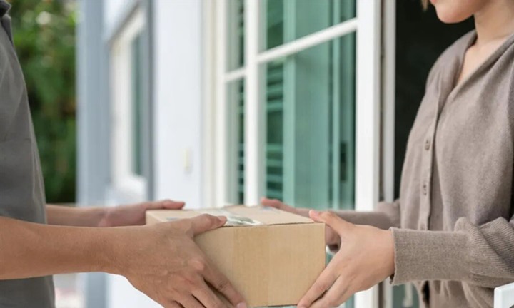 Ném hàng hoàn trả từ tầng 5, bé gái 15 tuổi gặp nạn thương tâm, bố mẹ khởi kiện đòi bồi thường