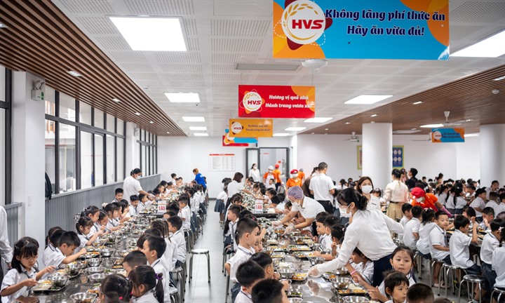 Hà Nội đề xuất tăng mức trần tiền ăn học sinh lên 50.000 đồng/ngày, bổ sung 2 dịch vụ mới