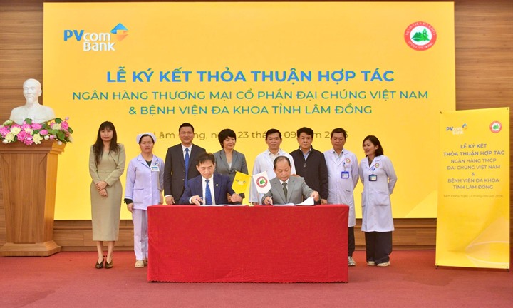 PVcomBank ký kết Thỏa thuận hợp tác với Bệnh viện Đa khoa tỉnh Lâm Đồng