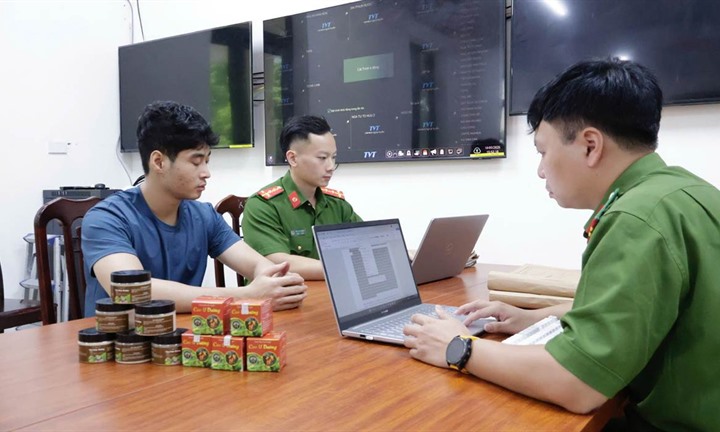 Bóc trần đường dây quảng cáo sản phẩm chữa khỏi các bệnh về khối u, lộ diện kẻ cầm đầu