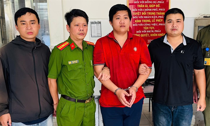 Bị bắt sau 2 năm trốn truy nã vì hành hung cặp vợ chồng ở TP.HCM, đối tượng khai gì?