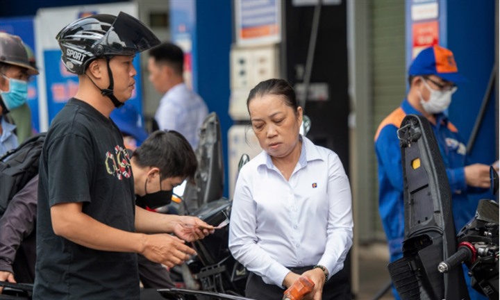 Giá xăng dầu ngày 28/9: Giá xăng dầu bán lẻ của Petrolimex tại vùng 1 và vùng 2 thế nào?