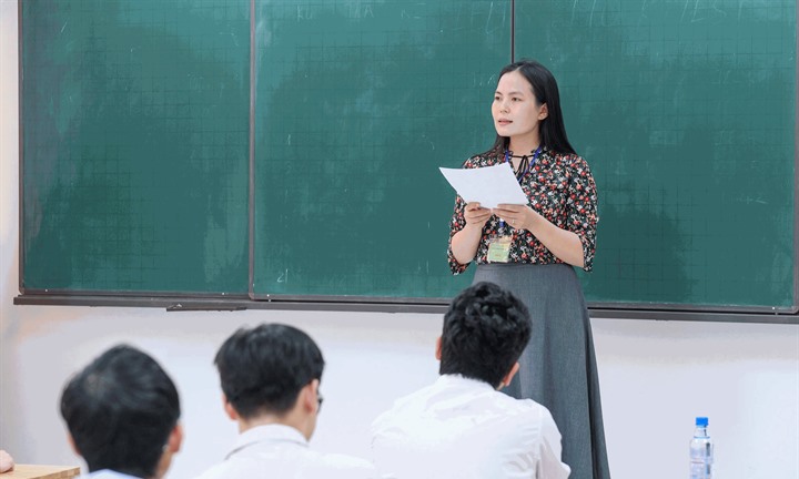 Giáo viên dạy hợp đồng trước khi vào biên chế có được tính phụ cấp thâm niên?