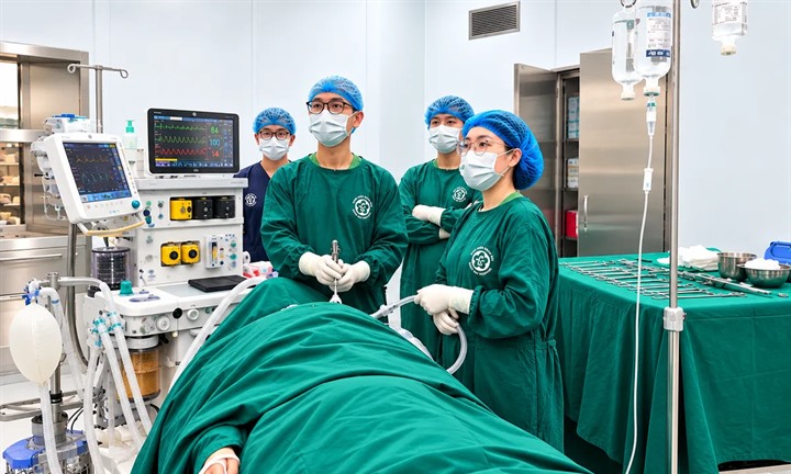 Hóc xương cá 16 ngày, người bệnh phải phẫu thuật mở cổ lấy dị vật