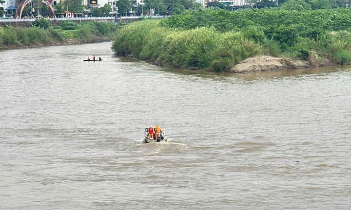 Lào Cai: Khẩn trương tìm kiếm cán bộ kiểm lâm mất tích trên sông Hồng