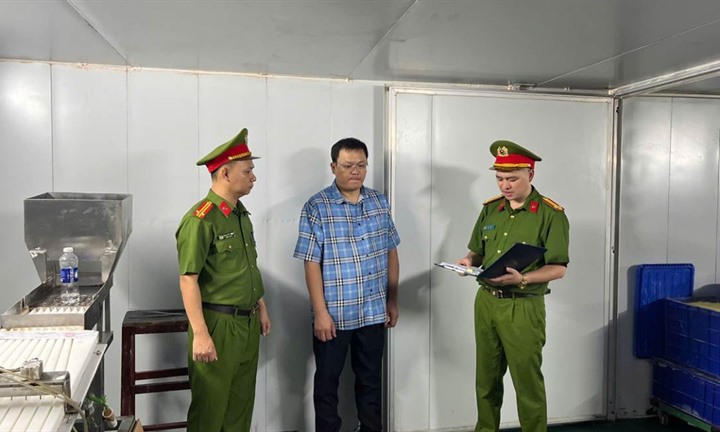 Hơn 1,2 triệu viên sủi có chất bảo quản vượt ngưỡng 33 lần, một Giám đốc bị bắt