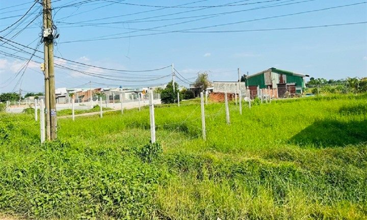 Thửa đất liền kề cho đi nhờ, có đủ điều kiện tách thửa?