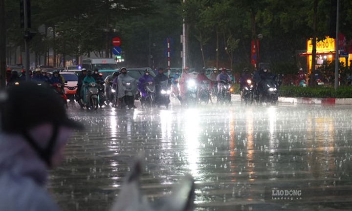 Dự báo thời tiết 5/10: Bắc Bộ chuyển lạnh, vùng núi cao 14-17 độ, Hà Nội mưa dông