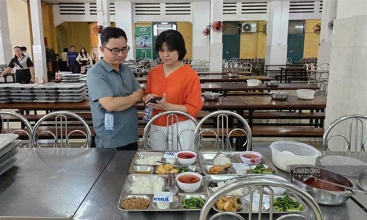 TP.HCM siết chặt chất lượng suất ăn học đường, khuyến khích phụ huynh kiểm tra đột xuất