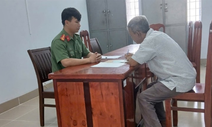 Chủ nhà không khai báo tạm trú cho người nước ngoài bị xử phạt
