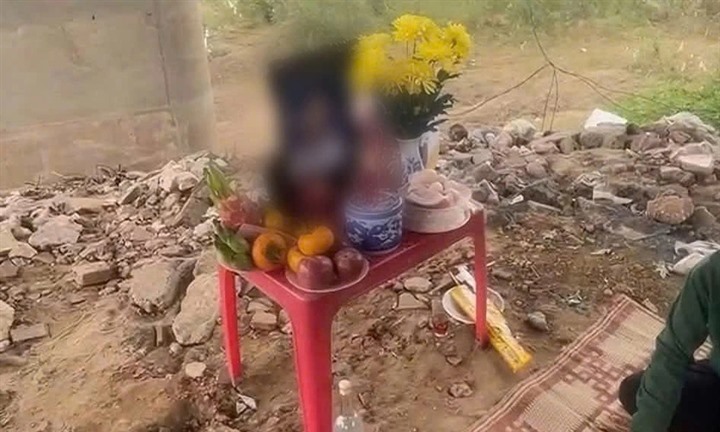 Thanh Hóa: Gia đình lập bàn thờ bên sông, người đàn ông nghi nhảy cầu bất ngờ trở về