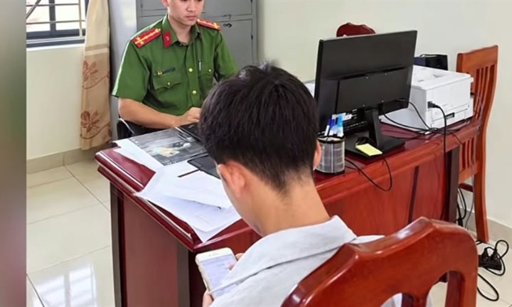Dàn dựng hiện trường tai nạn giao thông giả, nam sinh 16 tuổi bị công an mời làm việc
