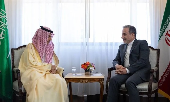 Ngoại trưởng Saudi Arabia và Iran đối thoại giữa lúc căng thẳng leo thang