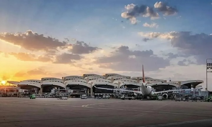 Riyadh đóng cửa sân bay, ông Trump tính không kích Houthi cùng Saudi Arabia