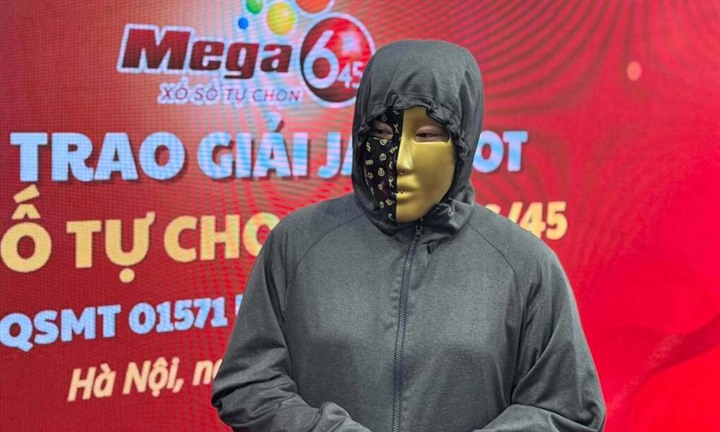 Bỏ ra 20.000 đồng, một phụ nữ trúng Jackpot kỷ lục gần 200 tỷ đồng