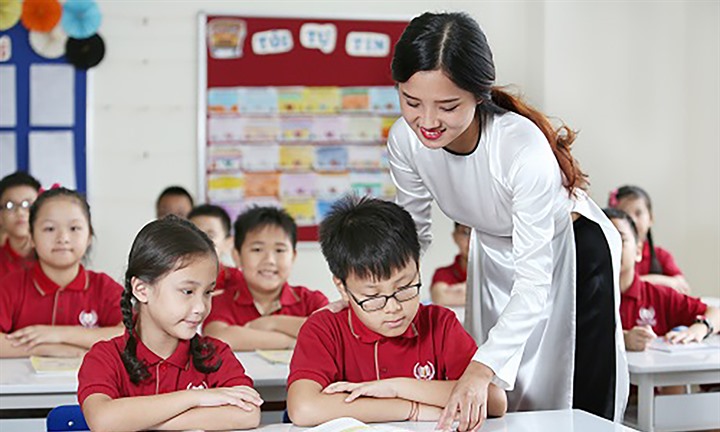 Hơn 28.000 cán bộ quản lý trường học chuyển sang giảng dạy
