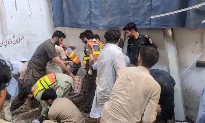 Sập mái trường ở Pakistan: Ít nhất 28 người thiệt mạng, trong đó có 27 học sinh