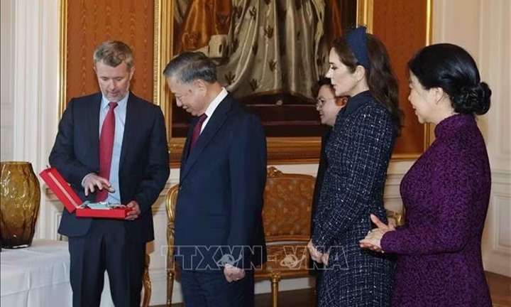 Tổng Bí thư, Chủ tịch nước Tô Lâm nhận Huân chương cao quý của Vương quốc Đan Mạch