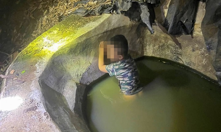 Toàn cảnh 24h: Xót xa tình trạng của bé trai 3 tuổi mất tích hơn 14 giờ lúc được tìm thấy