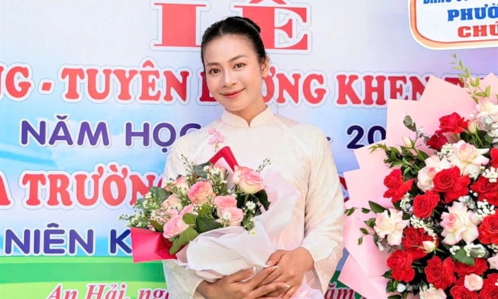 Nữ giáo viên xinh đẹp bất ngờ 