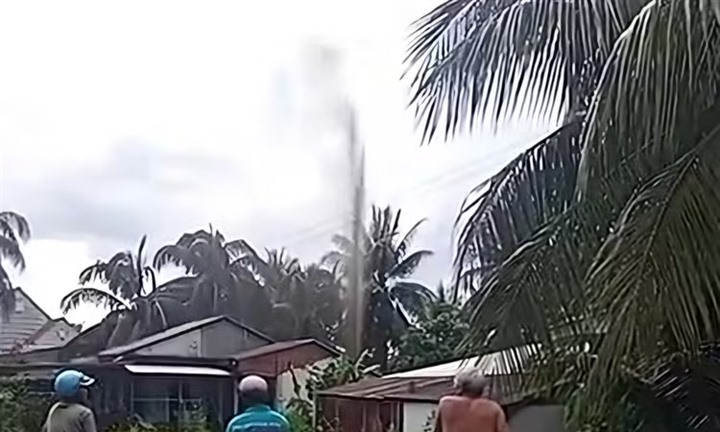 Vụ giếng khoan bất ngờ phun cột nước cao 15m ở Vĩnh Long: Sở Nông nghiệp và Môi trường báo cáo gì?