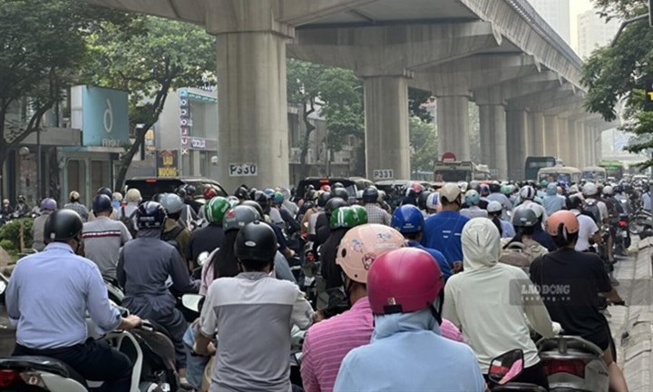 Đường nội đô Hà Nội có nơi chỉ lưu thông 12 km/h giờ cao điểm
