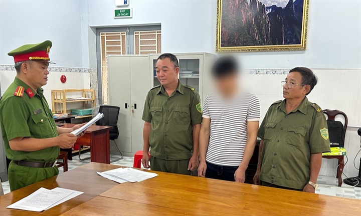 Khởi tố chủ hộ kinh doanh bán quần áo giả các thương hiệu nổi tiếng ở Đồng Nai