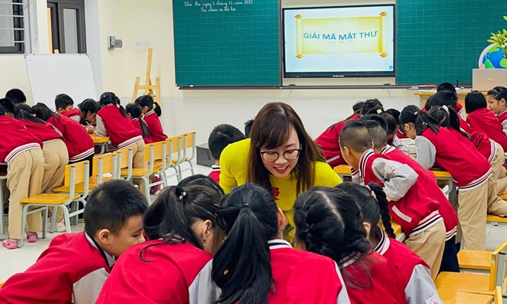Giáo viên tiểu học thăng hạng II: Có bắt buộc phải giữ hạng III đủ 12 tháng?
