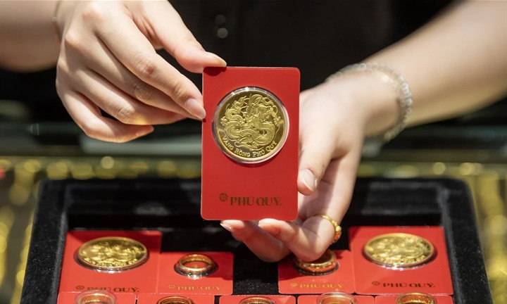 Giá vàng ngày 26/10: Vàng thế giới quanh ngưỡng 4.000 USD/ounce, vàng trong nước cao nhất gần 142 triệu đồng/lượng