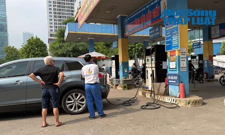 Giá xăng dầu ngày 30/10: Petrolimex, Pvoil đều có điều chỉnh mức mới, cụ thể là bao nhiêu tiền 1 lít?