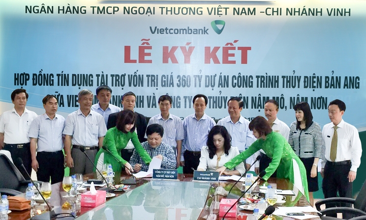Vietcombank Vinh cho vay 360 tỷ đồng thực hiện Dự án thủy điện đầu tiên của khu 