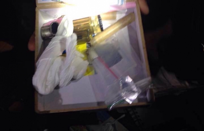 Cặp nam nữ đi xe Airblade giấu ma túy trong túi đựng iPad