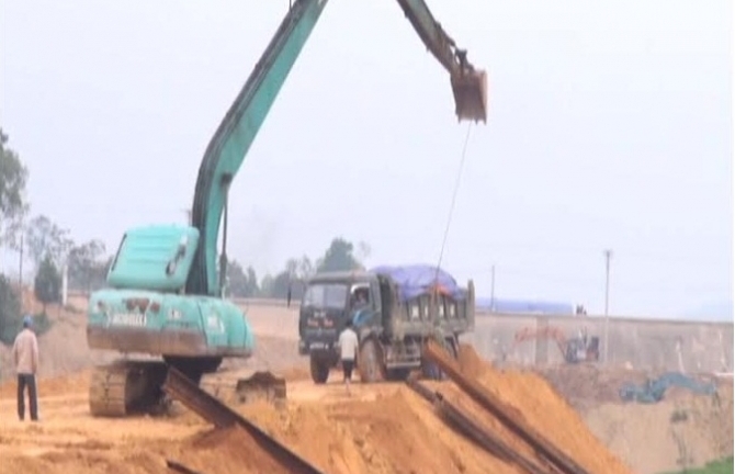 Video: Mất an toàn lao động trên công trường thủy lợi Ngàn Trươi