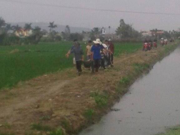 Nam thanh niên chết giữa cánh đồng với hàng trăm vết rạch