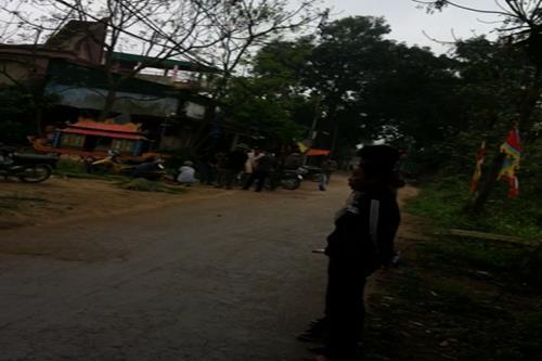 Bị đuổi khỏi đám giỗ, nghịch tử giết cha bằng nhát dao chí mạng