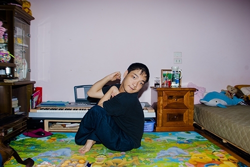 Cảm phục chàng trai bại não sáng tác nhạc… bằng chân