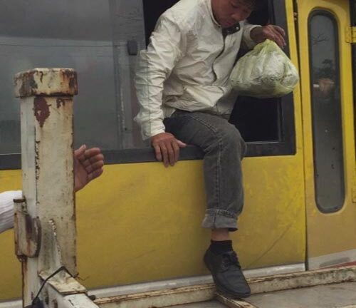 Xe khách giả xe buýt nhồi nhét khách, lăng mạ CSGT